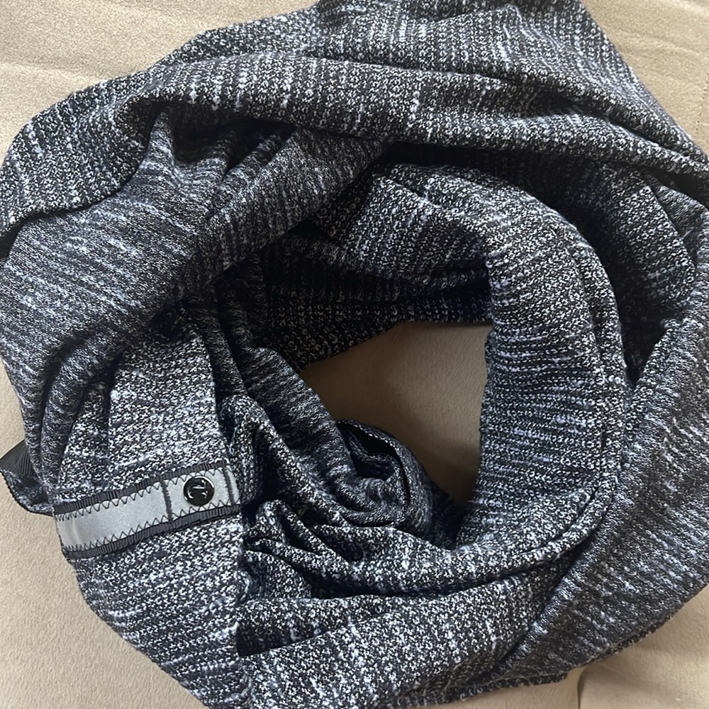 Lululemon vinyasa scarf